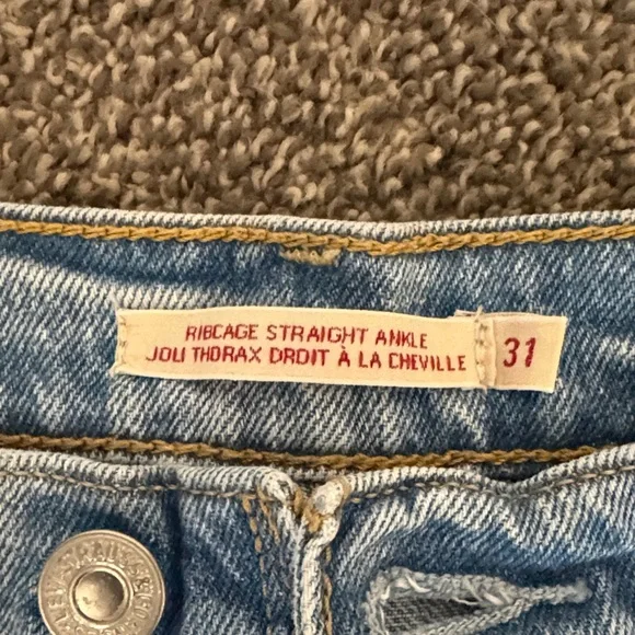 Levi's Ribcage High Rise Women's Jeans - Picture 2 of 4